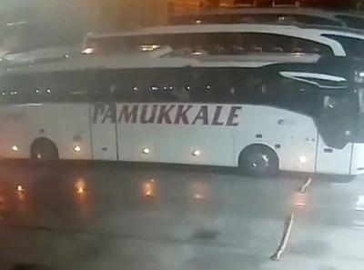 3 kişinin &ouml;ld&uuml;ğ&uuml; kazada otob&uuml;s&uuml;n Tekirdağ&rsquo;da otogardan &ccedil;ıkış anına ait g&ouml;r&uuml;nt&uuml;ler ortaya &ccedil;ıktı
