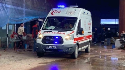 3 metre derinliğindeki boş akvaryuma düşen işçi yaralandı
