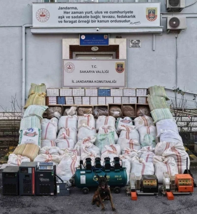 3 ton t&uuml;t&uuml;n&uuml;n ele ge&ccedil;irildiği ka&ccedil;ak&ccedil;ılık operasyonunda 4 ş&uuml;pheli g&ouml;zaltına alındı
