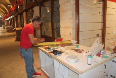 300 yıllık Zincirli Bedesten esnafı iş yerlerine kavuştu
