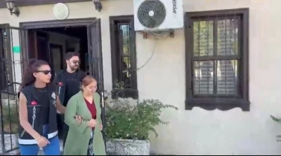 33 yıl hapis cezasıyla aranan kadın hırsız Bursa&rsquo;da yakalandı
