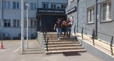 33 yıl hapis cezasıyla aranıyordu, polisten kurtulmak i&ccedil;in kayısı topluyormuş gibi yaptı
