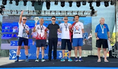 34. Uluslararası Alanya Triatlonu’nda ‘Demir Adam’ Ali Bıdı’dan çifte ikincilik
