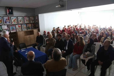 37 yıl sonra a&ccedil;tığı okulda &ouml;ğrencilerle buluştu
