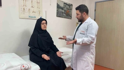 4 yaşında fel&ccedil; ge&ccedil;iren kadın, 52 yıl sonra kolunu yeniden hareket ettirdi
