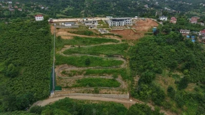 40 kilometre hız, 850 metrelik parkur; Karadeniz&rsquo;in en uzun dağ kızağı Trabzon&rsquo;da hizmete giriyor
