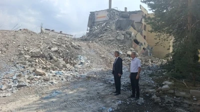 41 yıllık Bayburt İmam Hatip Lisesi binası yıkıldı
