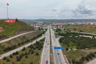43 ilin bağlantı noktasında yolların son durumu havadan g&ouml;r&uuml;nt&uuml;lendi

