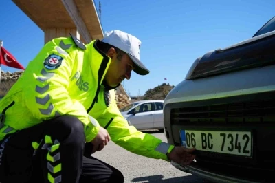 43 ilin ge&ccedil;iş g&uuml;zergahında APP plakalı ara&ccedil;lar durduruldu: S&uuml;r&uuml;c&uuml;lere uyarı yapıldı
