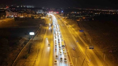 43 ilin geçiş güzergahında hafta sonu trafiği böyle görüntülendi
