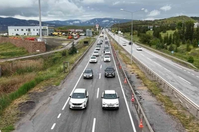 43 ilin ge&ccedil;iş noktasında trafik yoğunluğu arttı
