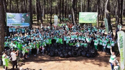 45 dakikada yarım ton &ccedil;&ouml;p toplandı
