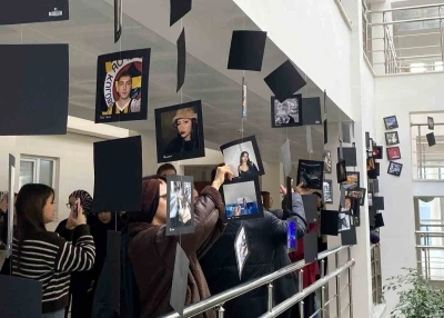 45 &ouml;ğrenci fotoğraflarıyla &rsquo;Kimlik&rsquo; kavramını yorumladı
