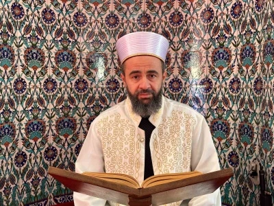 45 yaşındaki din g&ouml;revlisi 8 ayda hafız oldu
