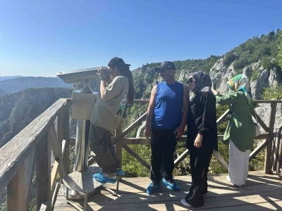 450 metrede adrenalin ve görsel şölen bir arada: Cam teras ziyaretçi akınına uğruyor
