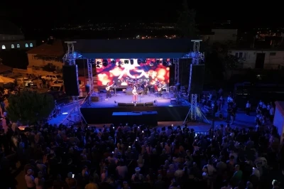 48. Honaz Kiraz Festivali muhteşem konserle final yaptı
