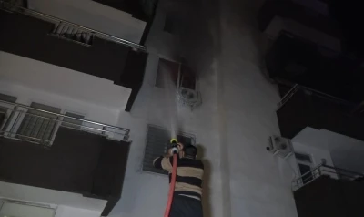 5 katlı binada korkutan yangın:2 kişi dumandan etkilendi
