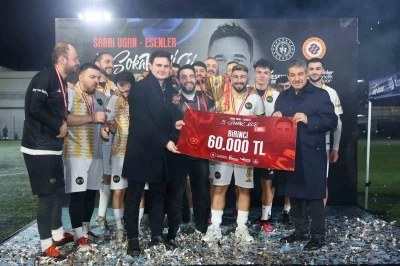 5. Sabri Ugan Esenler Sokak Ligi finalinde Fırat Aydınus d&uuml;d&uuml;k &ccedil;aldı, Emre Tilev anlattı
