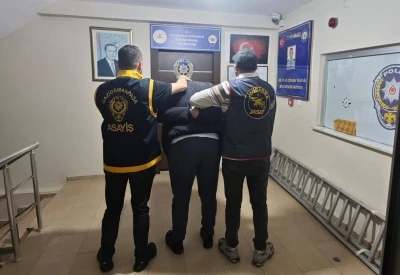 52 ayrı su&ccedil;tan 33 yıl 6 ay hapis cezası bulunan firari JASAT operasyonuyla yakalandı
