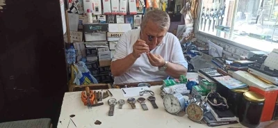 52 yıllık saat tamircisi teknolojiye direniyor
