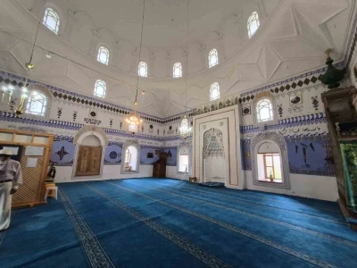 534 yıllık bu cami kıble hassasiyeti ile dikkat &ccedil;ekiyor
