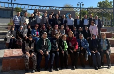 58 yıl sonra ilkokul öğretmenleriyle buluştular
