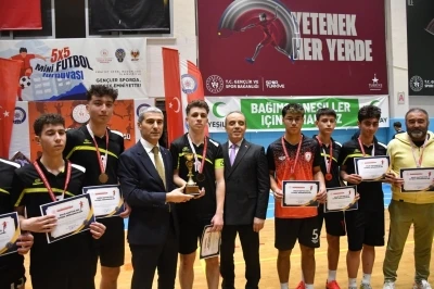 5x5 Mini Futbol Turnuvası Finali ger&ccedil;ekleştirildi
