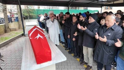 6 aylık yaşam m&uuml;cadelesini kaybeden oyuncu İbrahim Yıldız son yolculuğuna uğurlandı
