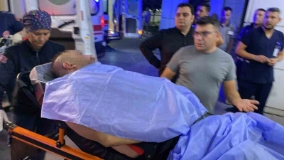 6 kişi &quot;Yan baktın&quot; tartışmasında dövdükleri şahsı hastanelik etti
