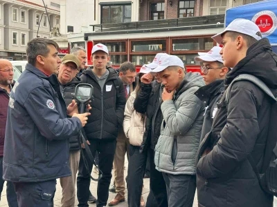 6 Şubat depremlerinde hayatını kaybedenler Uşak&rsquo;ta dualarla anıldı
