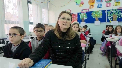 6 Şubat&rsquo;ı anlatan G&uuml;lcan &ouml;ğretmen: "65 saniyede hayatımız yıkıldı"
