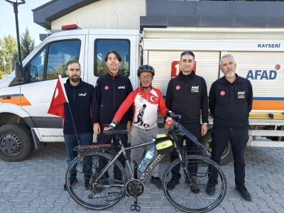 6 Şubat’ı pedallayarak anıyor
