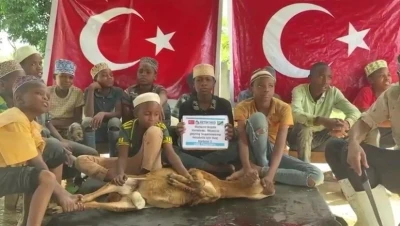 6 yıl s&uuml;ren boşanma davası sonu&ccedil;lanır sonu&ccedil;lanmaz Afrika&rsquo;da 8 adet adak ko&ccedil; kestirdi
