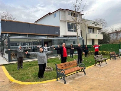 +60 Yaş Kul&uuml;b&uuml;&rsquo;nde spor ve zihinsel egzersiz bir arada
