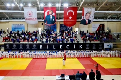 63 ilden 355 sporcu judo şampiyonası i&ccedil;in Bilecik&rsquo;te m&uuml;cadele ediyor

