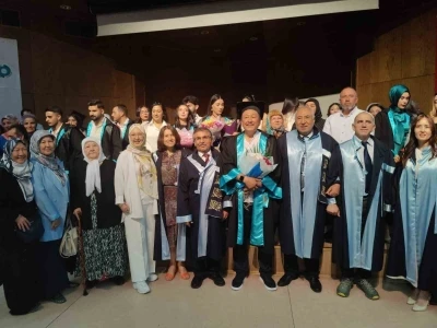 64 yaşında mezuniyet gururu yaşadı, yarım kalan eğitim hayalini dereceyle tamamladı
