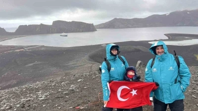 7 yaşındaki Pars, G&uuml;ney Kutbu&rsquo;nda T&uuml;rk bayrağı a&ccedil;tı

