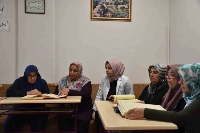 70 yaşında Kur’an-ı Kerim okumayı öğrendi
