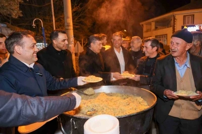700 yıldır s&uuml;rd&uuml;r&uuml;len &rsquo;Kadir pilavı&rsquo; geleneği bu yıl da devam etti

