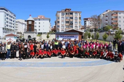 75 &ouml;ğrenci trafik parkında kuralları uygulamalı &ouml;ğrendi
