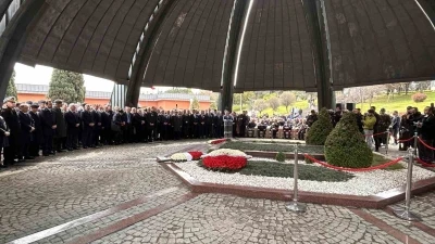 8&rsquo;inci Cumhurbaşkanı Turgut &Ouml;zal, vefatının 33&rsquo;&uuml;nc&uuml; seneyi devriyesinde kabri başında anıldı

