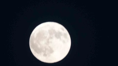 82 dakika sürecek &quot;Kanlı Ay&quot; tutulması başladı
