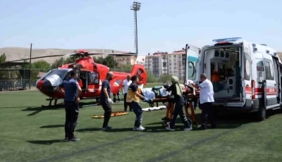 84 yaşındaki hasta ambulans helikopterle Malatya&rsquo;ya getirildi
