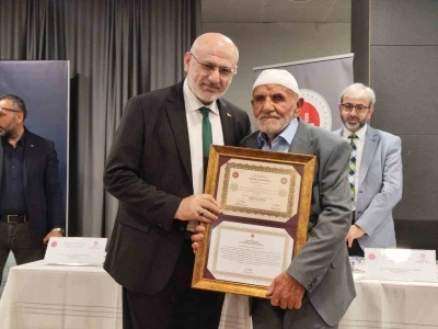 87 yaşında hafız oldu
