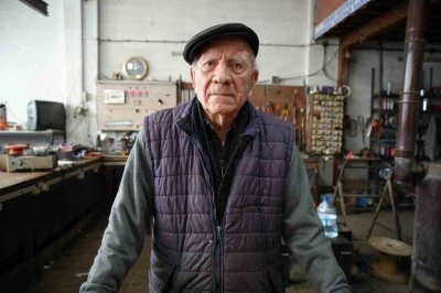 88&rsquo;lik usta gen&ccedil;lere taş &ccedil;ıkarıyor
