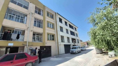 9 metre y&uuml;kseklikten d&uuml;şen 3 yaşındaki &ccedil;ocuk ağır yaralandı
