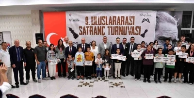 ‘9. Uluslararası Satranç Turnuvası’nda ödüller sahiplerini buldu
