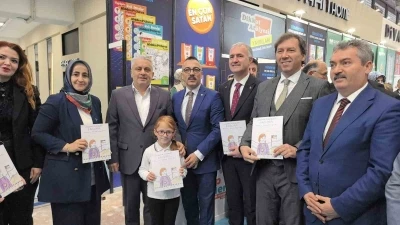 9 yaşındaki kız öğrenciden duygulandıran çalışma 10 günde &quot;Filistin’e Dönmek İsteyen Kız&quot; kitabını yazdı
