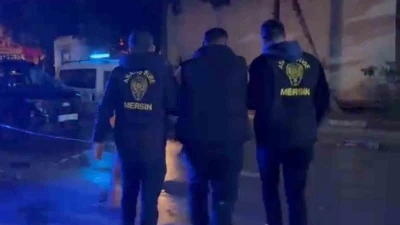 99 yıl kesinleşmiş hapis cezasıyla aranan şahıs Mersin&rsquo;de yakalandı
