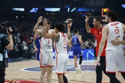 A Milli Erkek Basketbol Takımı grubu namağlup lider tamamladı
